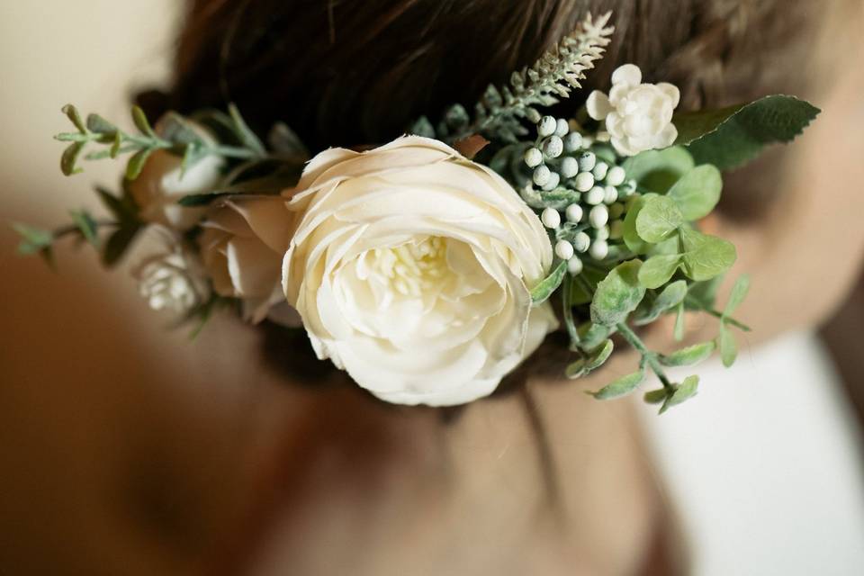 Bridal floral comb