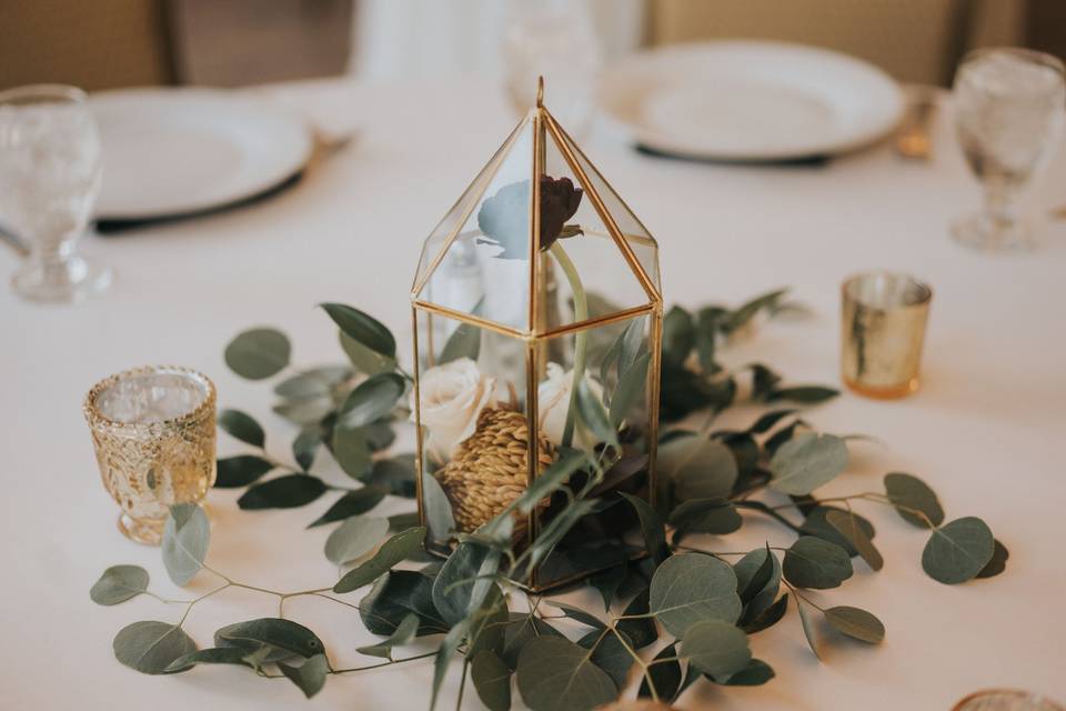 Gold terrarium flower design