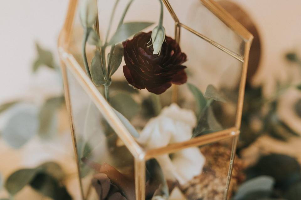 Gold terrarium flower design