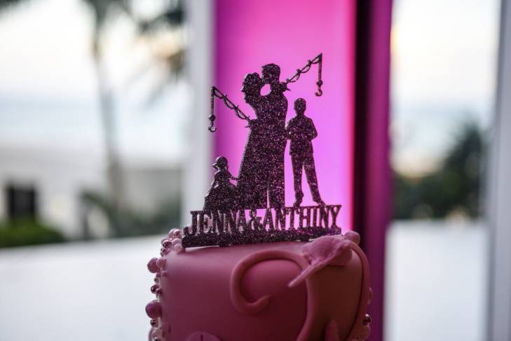 Cake topper