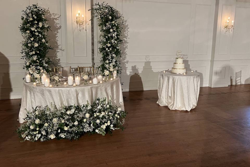 Head & Cake Table