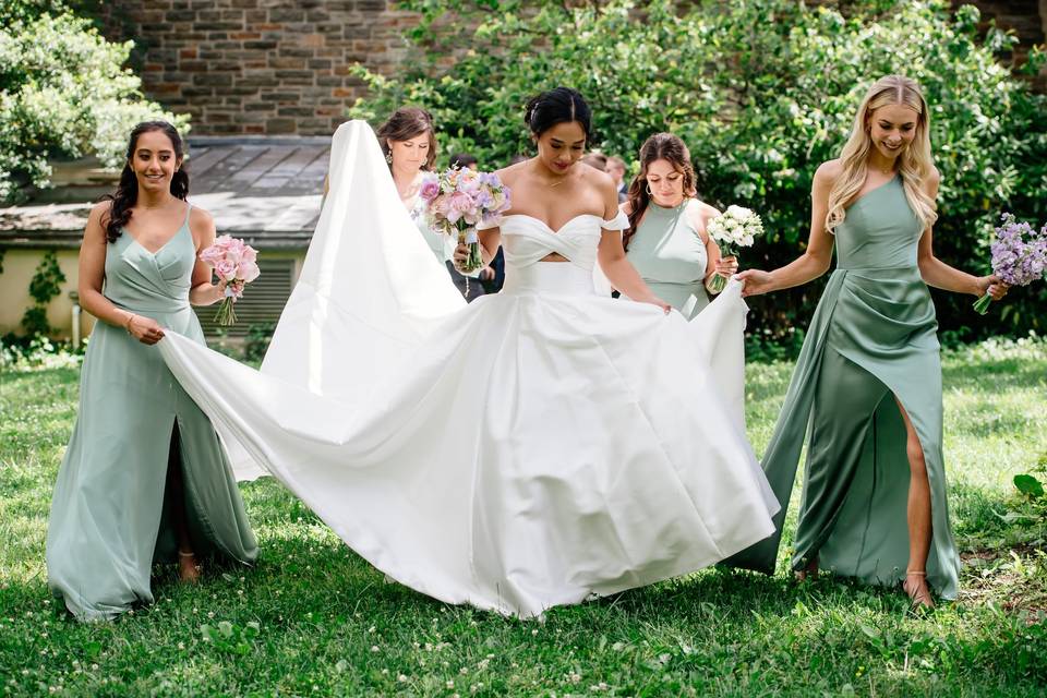 Bridesmiads & Bride