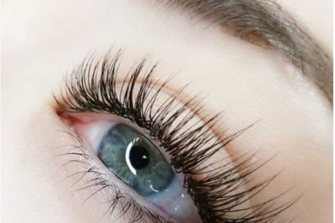 Natural-looking lashes