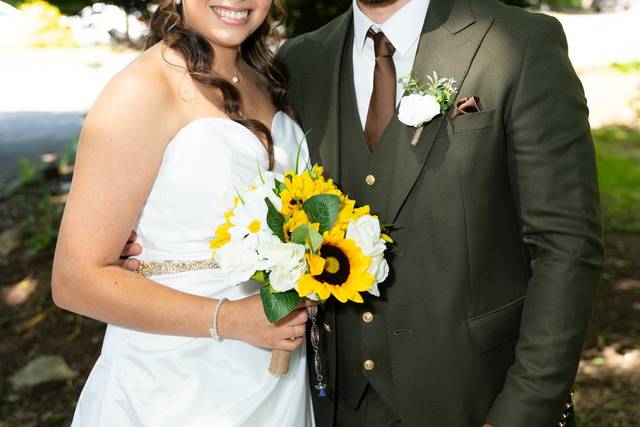 Elegant indoor wedding portrai