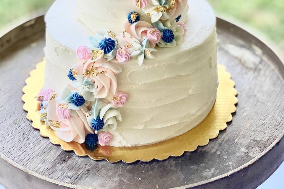 Small cutting cake