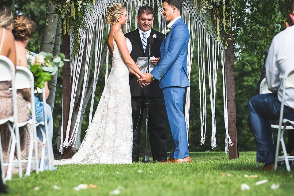 Couple Under The Arch