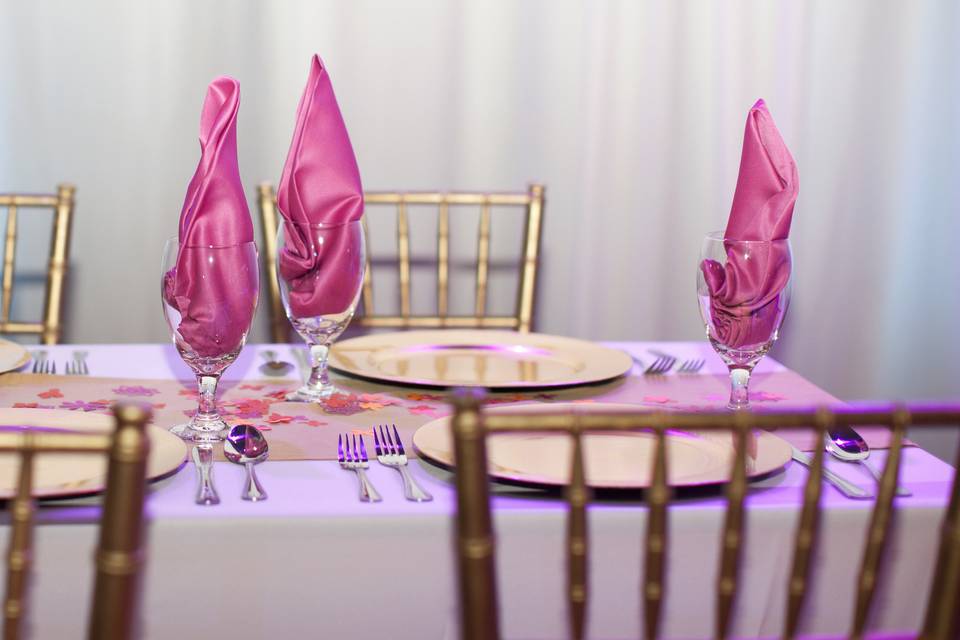 A bridal party table for an Indian wedding.