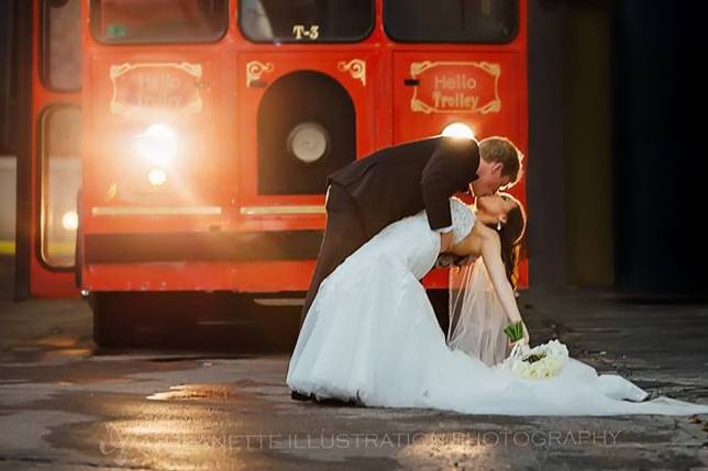 HelloTrolley.com,  Nashville Wedding Trolley