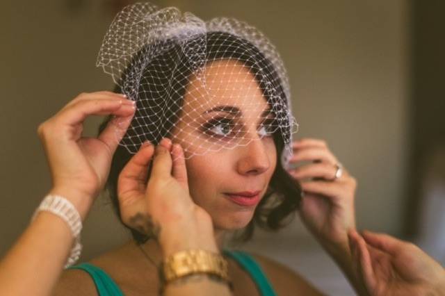 Assisting with the birdcage veil
