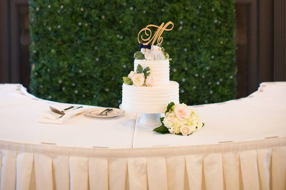 Greenery backdrop for cake