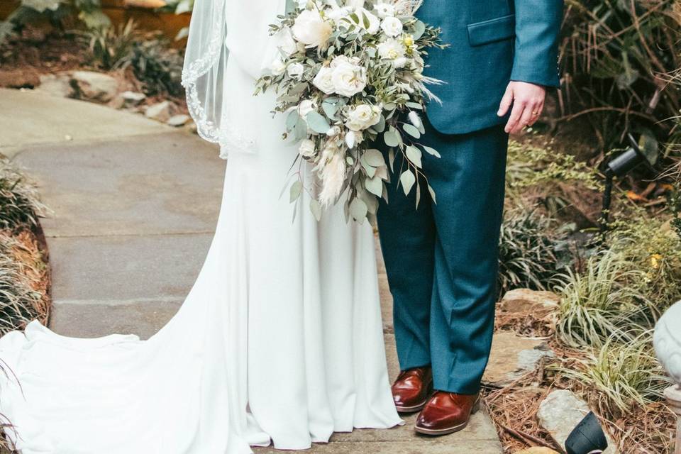 Newlywed first kiss