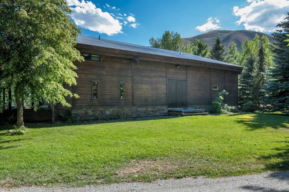 Front entry with barn doors