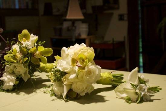 bridesmaid's bouquets using succulents