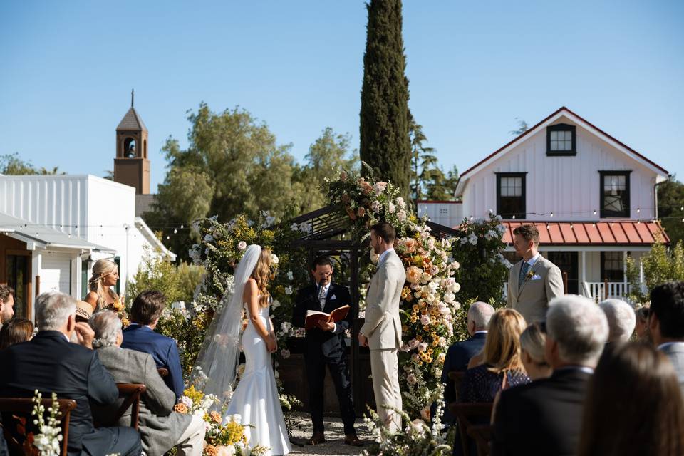 Tavern Lawn Ceremony