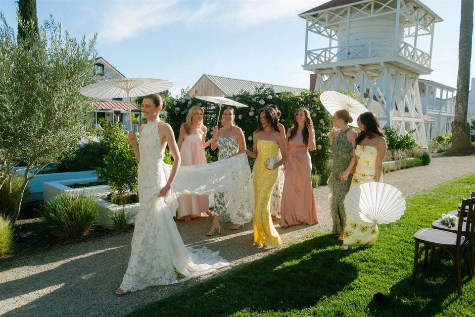 Stroll through Tavern Lawn