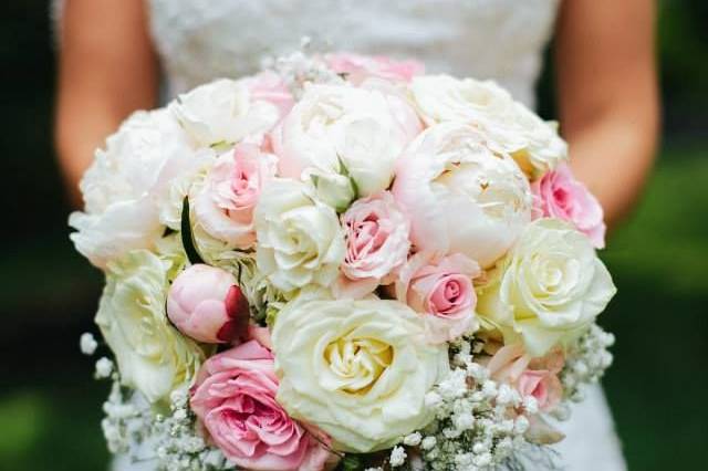 Bouquet of pink and yellow flowers