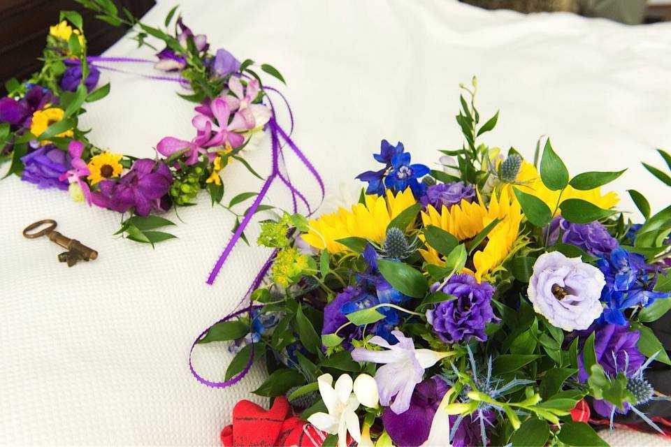 Bride’s bouquet  and crown