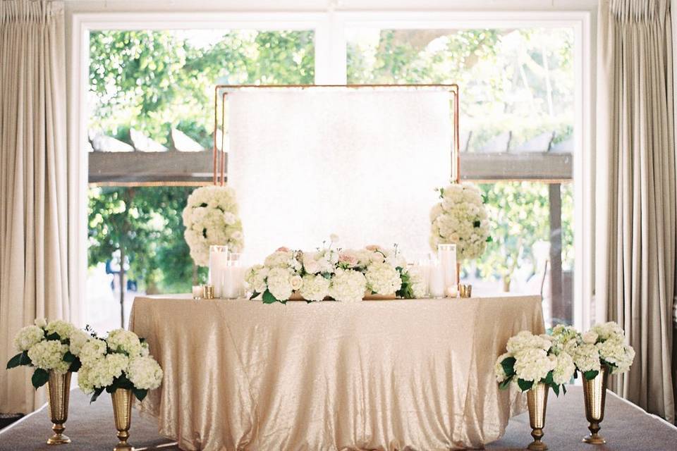 Gold & white sweetheart table