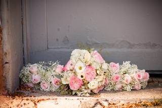 Garden roses and Callas