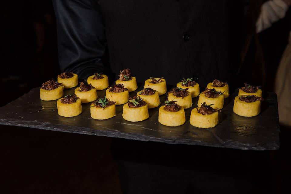 Braised beef polenta cups