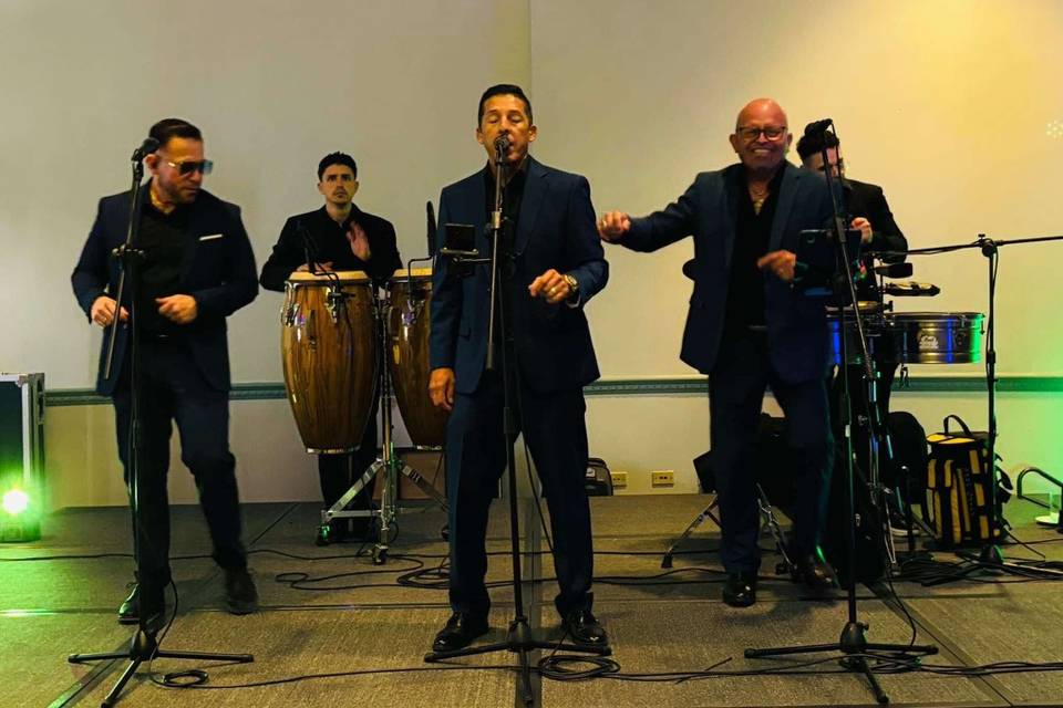 Band in acction.
