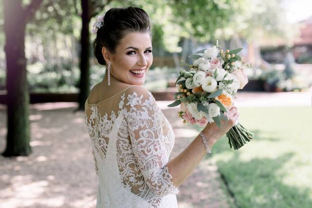 A smile and a bouquet - Chris Photography