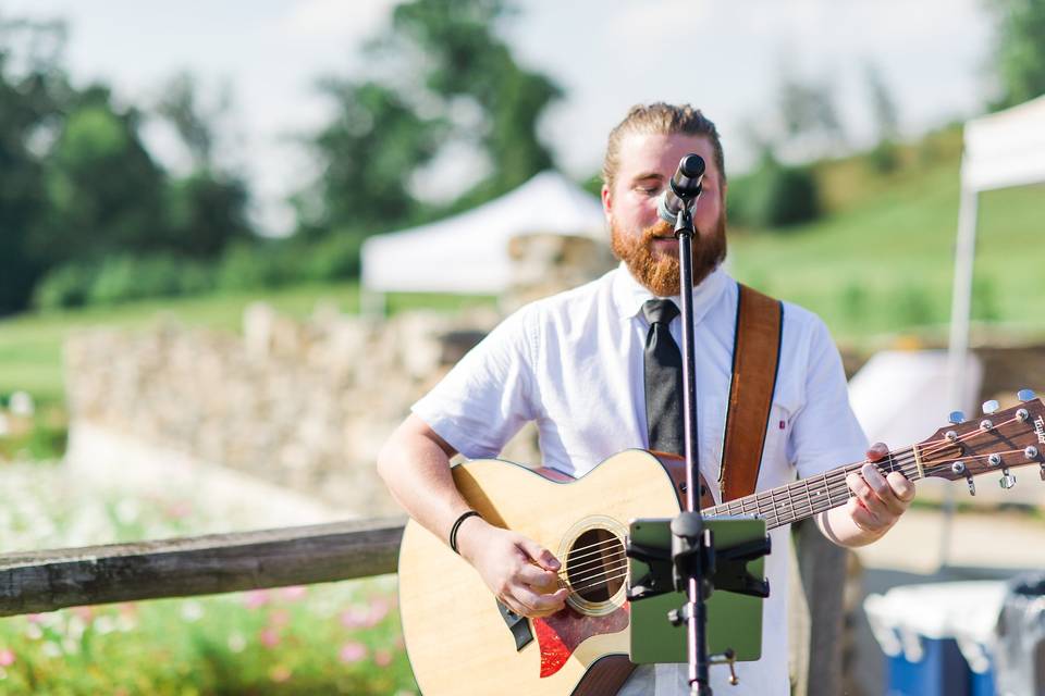 Solo acoustic guitar at ceremony