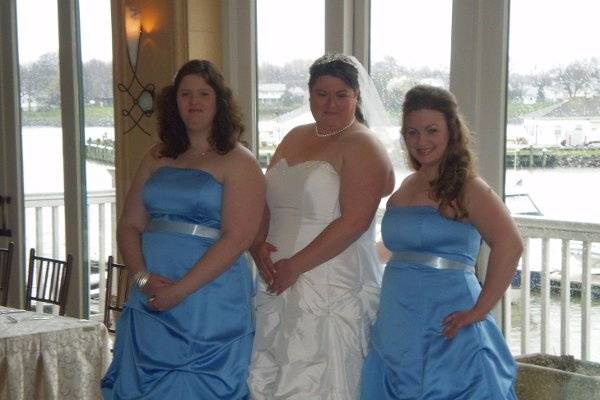 Bride & Two Bridemaids