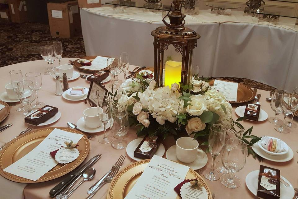 Lantern Centerpiece All White