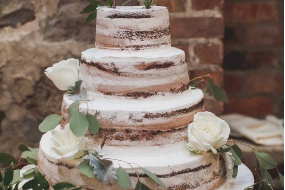 Naked Cake with white roses