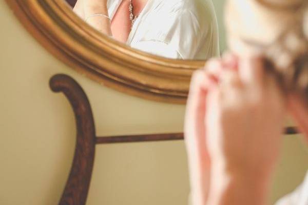 Bride in the mirror