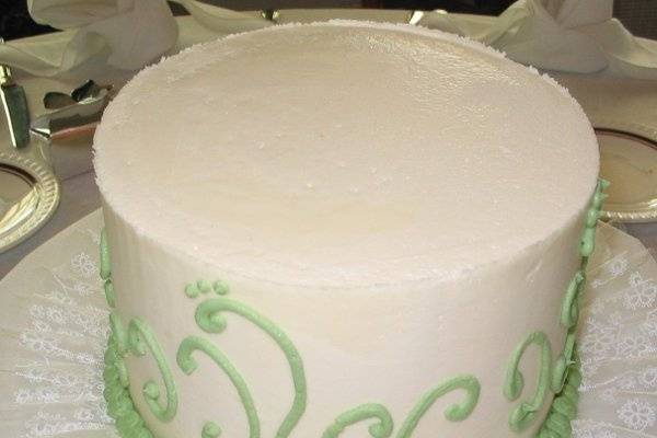 Sage Swirl and Dots were the selection for this individual table cake.
