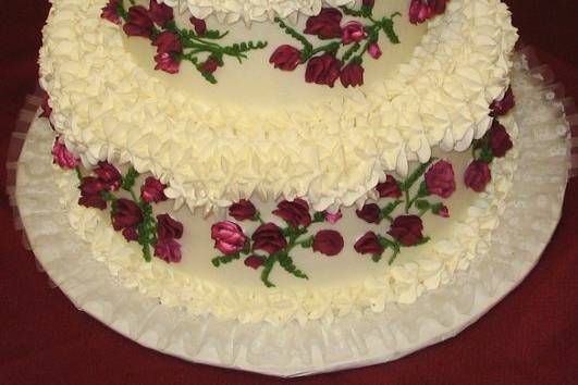 Burgundy Sweet peas and adorn the sides of this wedding cake