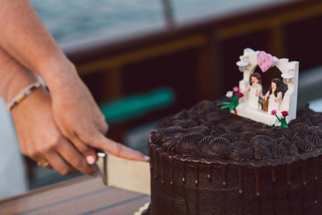 Cake on the ocean