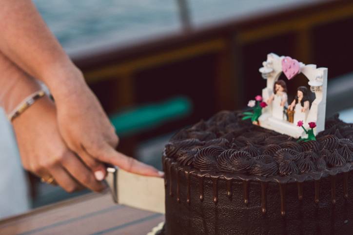 Cake on the ocean