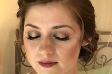 Airbrush bridal makeup and individual lash inserts