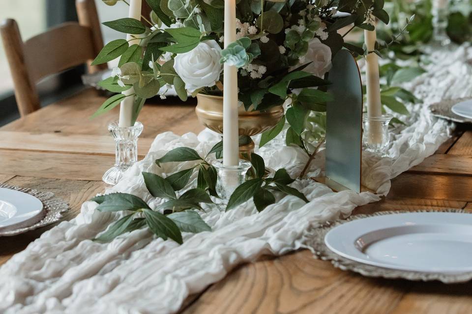 April reception tablescape