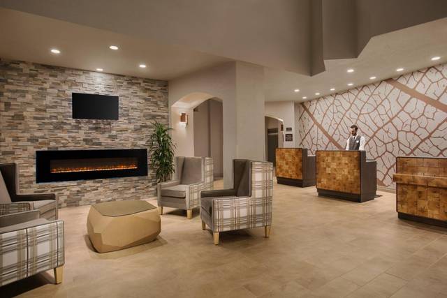Crowne Plaza Portland-Lake Oswego