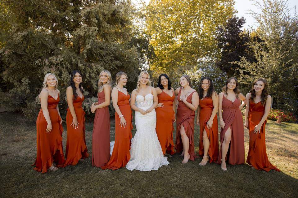 Casual Bridesmaids pose