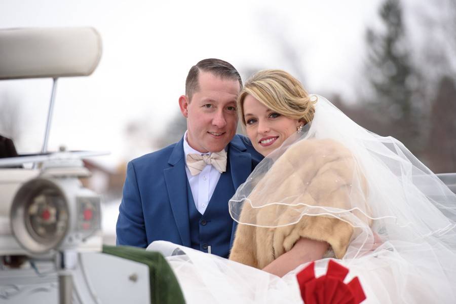 Winter wedding couple