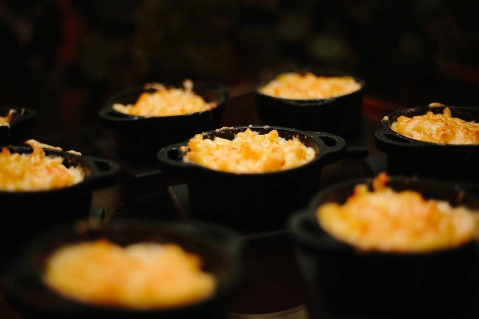 Individual macaroni cheese pots