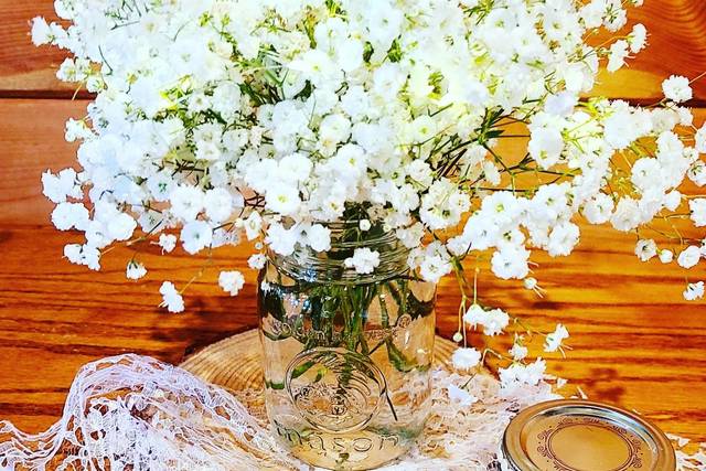 Table decor for simple wedding