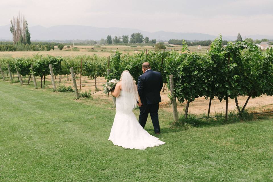 Mr. & Mrs. ValdezPhotography by Em Kirsten Photography