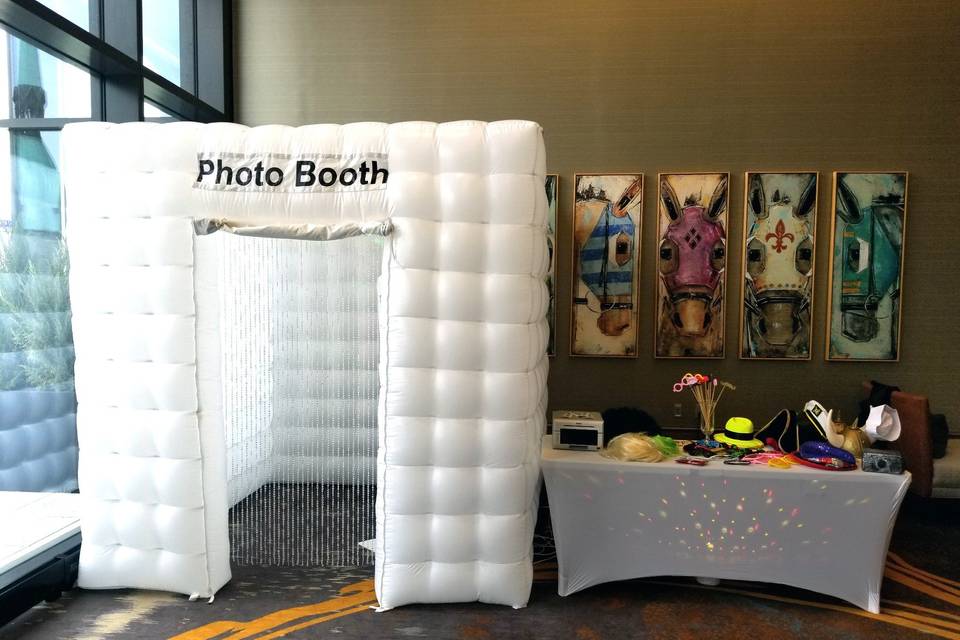 Inflatable booth setup