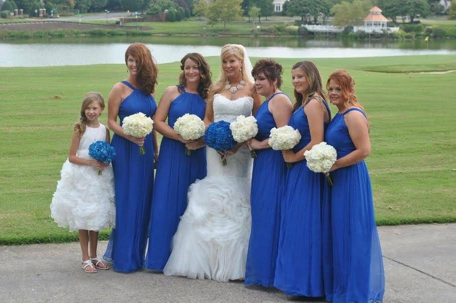Striking blue bridal bouquet !