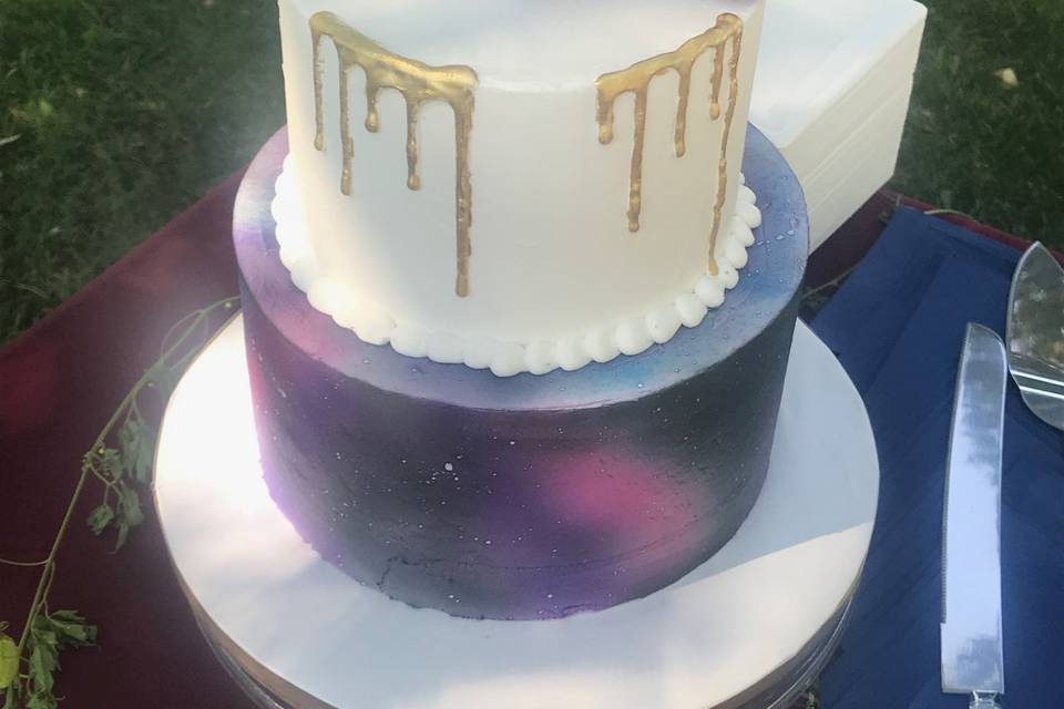 Galaxy design with gold drip