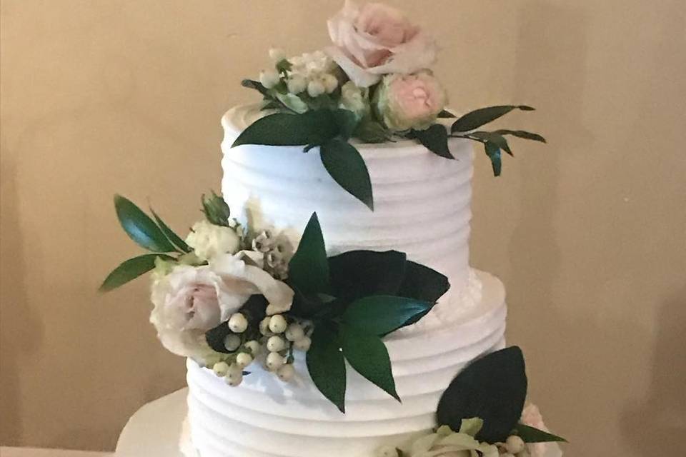 Fondant with silk flowers