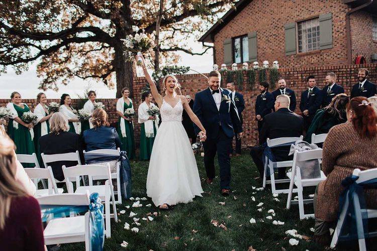 Outdoor wedding - wall shot