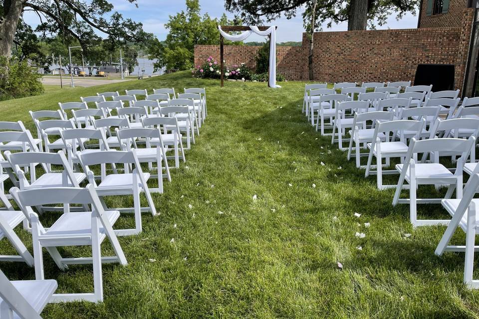 Outdoor wedding- wall shot