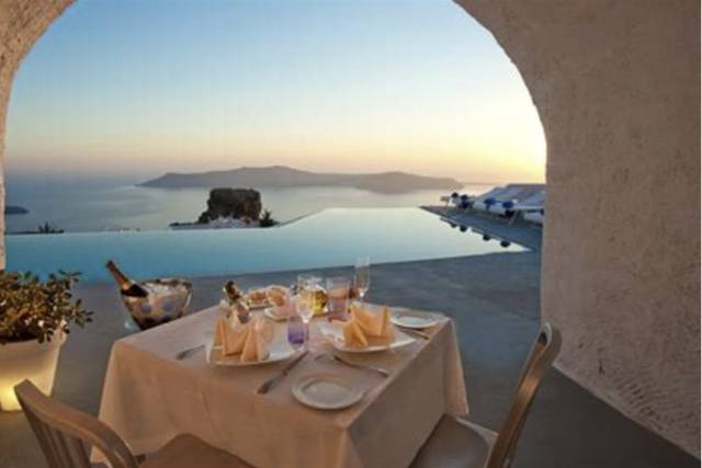 Dinner overlooking the caldera